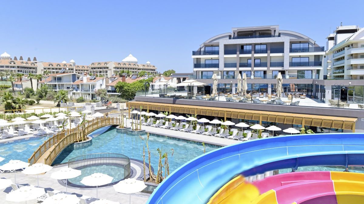 Poollandschaft mit Wasserrutschen im Sentido Luna Vista Belek | © DERTOUR