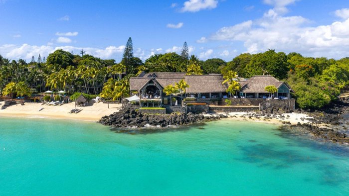 Blick vom Meer auf das Royal Palm Beachcomber Luxury am weißen Sandstrand von Grand Baie auf Mauritius | © Beachcomber Hotels
