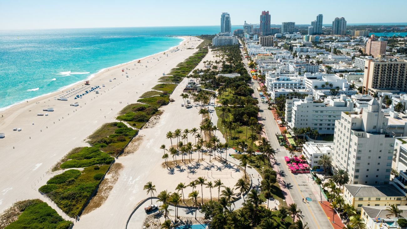 Drohnenaufnahme von Miami Beach mit Blick auf das Art-déco-Viertel in South Beach und den Ocean Drive | © Getty Images