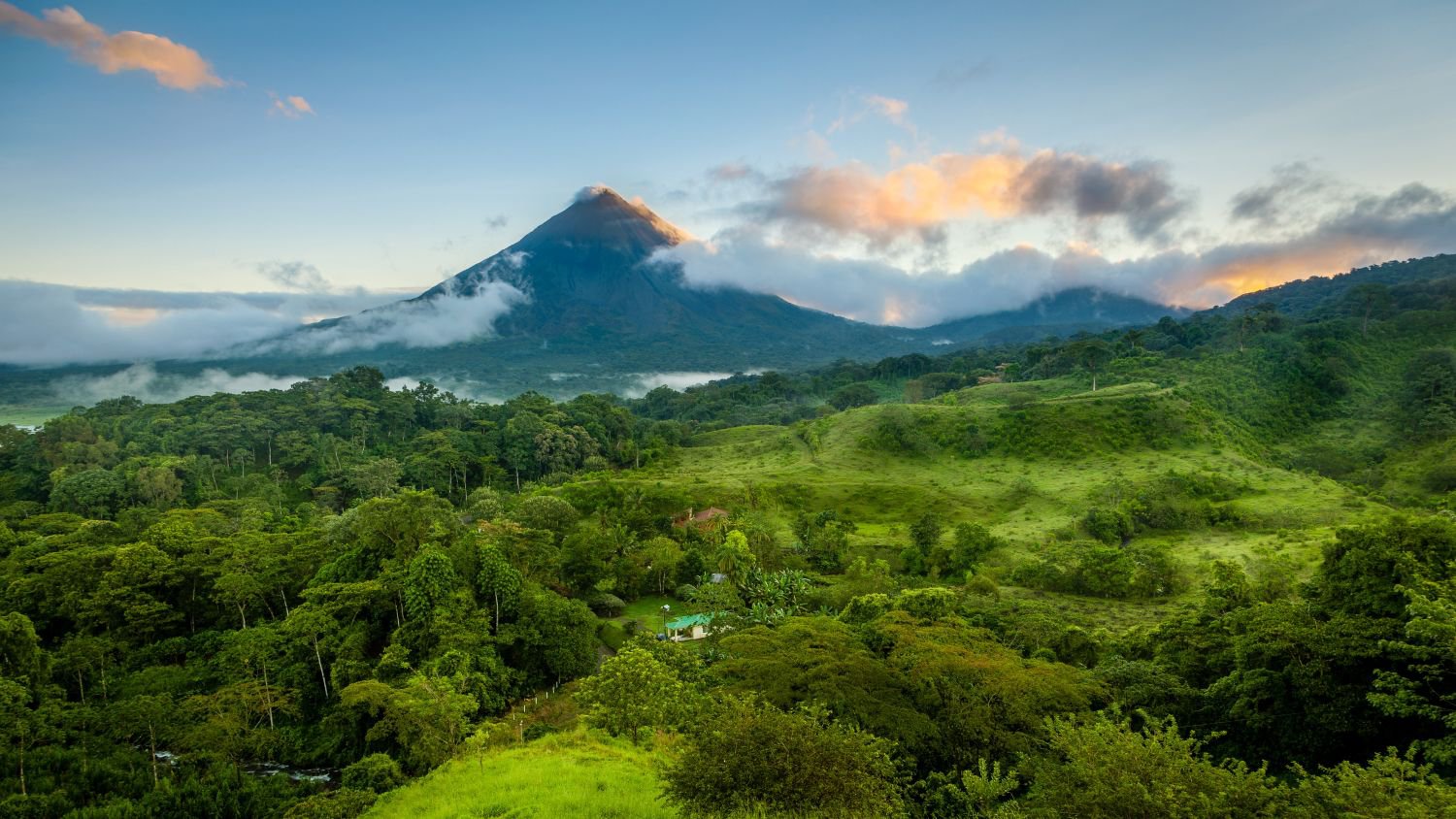 Malerischer Blick auf den Vulkan Arenal im Zentrum von Costa Rica bei Sonnenaufgang | © MEIERS WELTREISEN