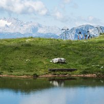 Augstsee am Loser mit Dachstein im Hintergrund