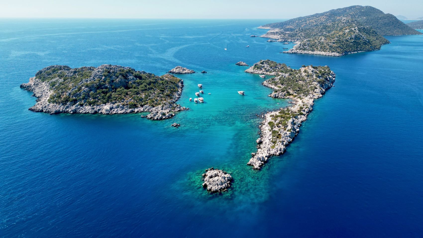 Beeindruckende Drohnenansicht der klaren Aquarium-Bucht bei Kekova, Antalya | © DERTOUR/Shutterstock