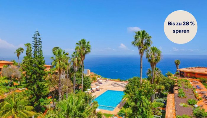 Gepflegte Anlage des Quinta Splendida Wellness & Botanical Garden mit Pool und schönem Meerblick | © Quinta Splendida Wellness & Botanical Garden