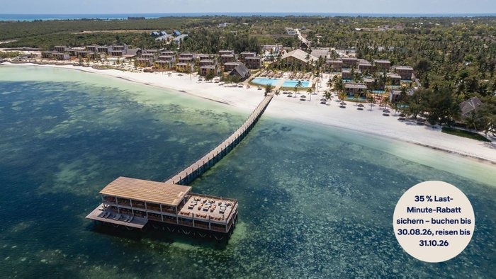 Ansicht des JAZ Elite Aurora mit Poollandschaften, Gebäuden und direkter Lage am Strand von Sansibar | © JAZ Elite Aurora