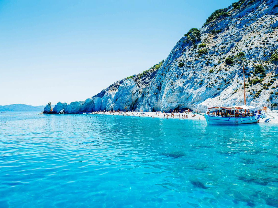 Malerischer Strand der griechischen Insel Skiathos | © Disover Airlines