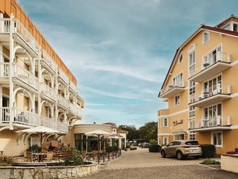 Gebäude des aja Nordperd & Villen Göhren in Göhren auf der Insel Rügen | © aja Nordperd & Villen Göhren