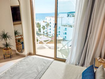 Zimmerbeispiel im TUI Blue Victoria Menorca mit Meerblick | © TUI Blue Victoria Menorca