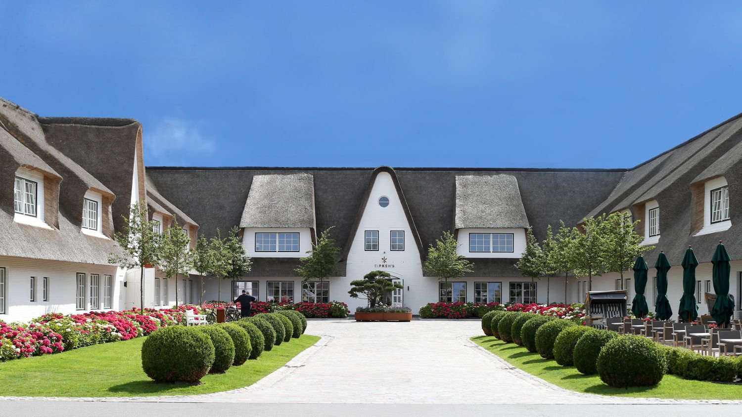 Außenaufnahme des Severin’s Resort & Spa im Sommer | © Tom Kohler