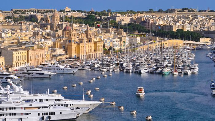 Viele kleine Yachten und Boote in einer Bucht nahe Valletta auf Malta | © Getty Images