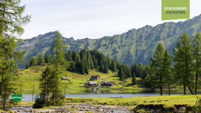 Der Duisitzkarsee mit seinem glasklaren Wasser inmitten der beeindruckenden Berglandschaft der Dachstein-Region.