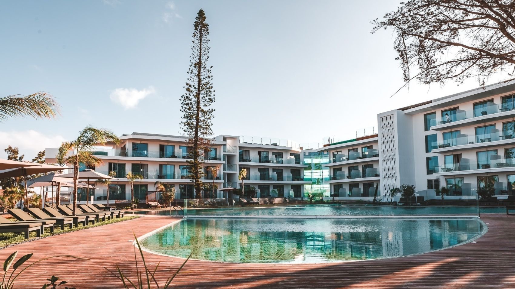 Poolbereich und Anlage des ananea Castelo Suites Algarve | © ananea Castelo Suites Algarve