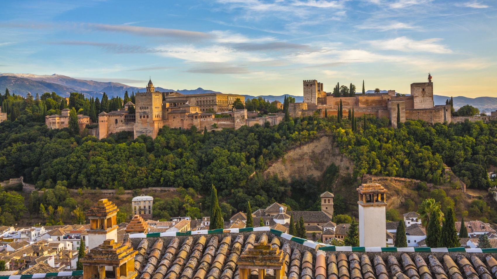 Blick auf die Alhambra und das Viertel Albaicín in Granada, Andalusien | © Getty Images