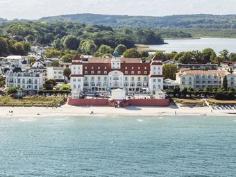 Außenansicht des A-ROSA Kurhaus Binz auf Rügen | © A-ROSA Kurhaus Binz